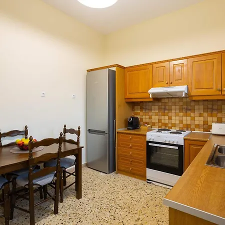 Stathmos Home, Rustic Charm W Views Apartman *