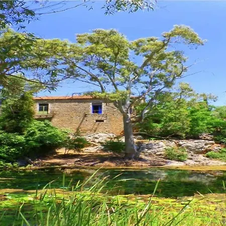 Stathmos Home, Rustic Charm W Views Apartman *