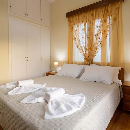 Stathmos Home, Rustic Charm W Views Apartman Valíra