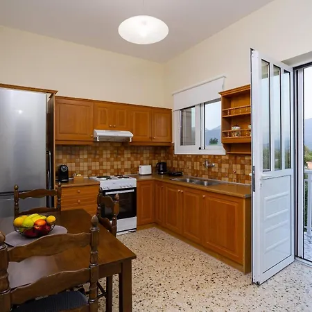 Stathmos Home, Rustic Charm W Views Διαμέρισμα *