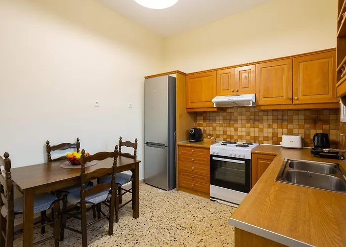 Stathmos Home, Rustic Charm W Views Appartement *